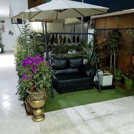 Hostal Caprichos 瓦乔 外观 照片