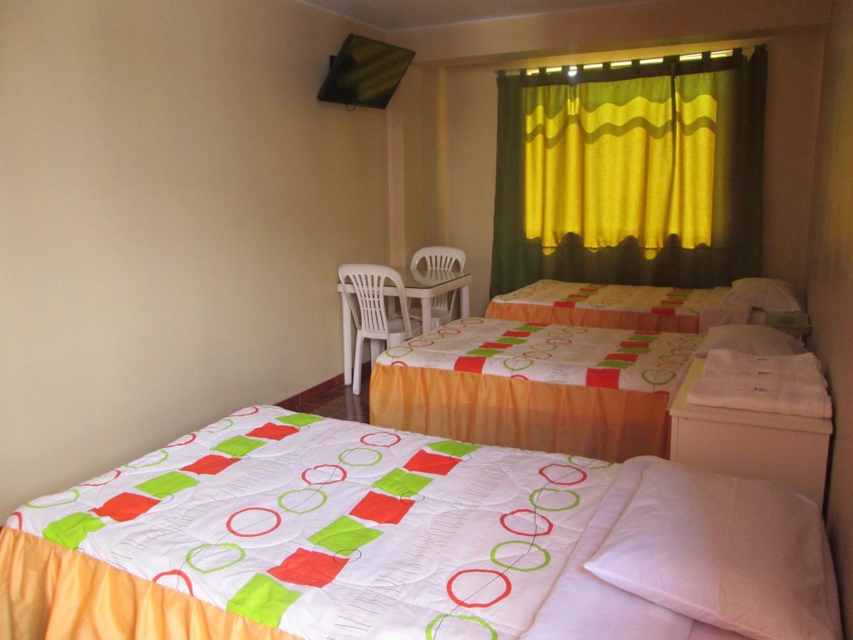 Hostal Caprichos 瓦乔 外观 照片