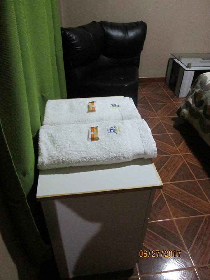 Hostal Caprichos 瓦乔 外观 照片