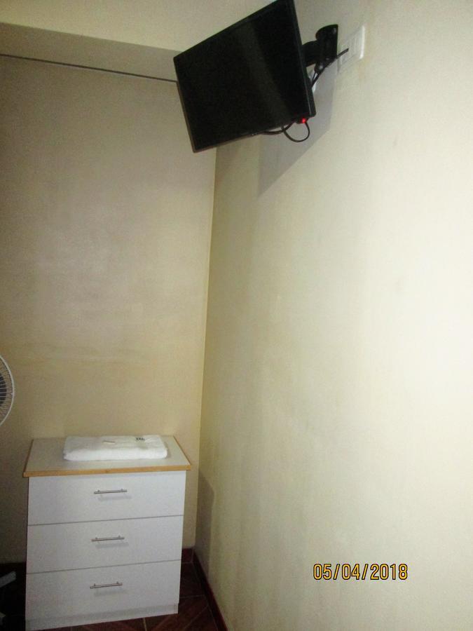 Hostal Caprichos 瓦乔 外观 照片