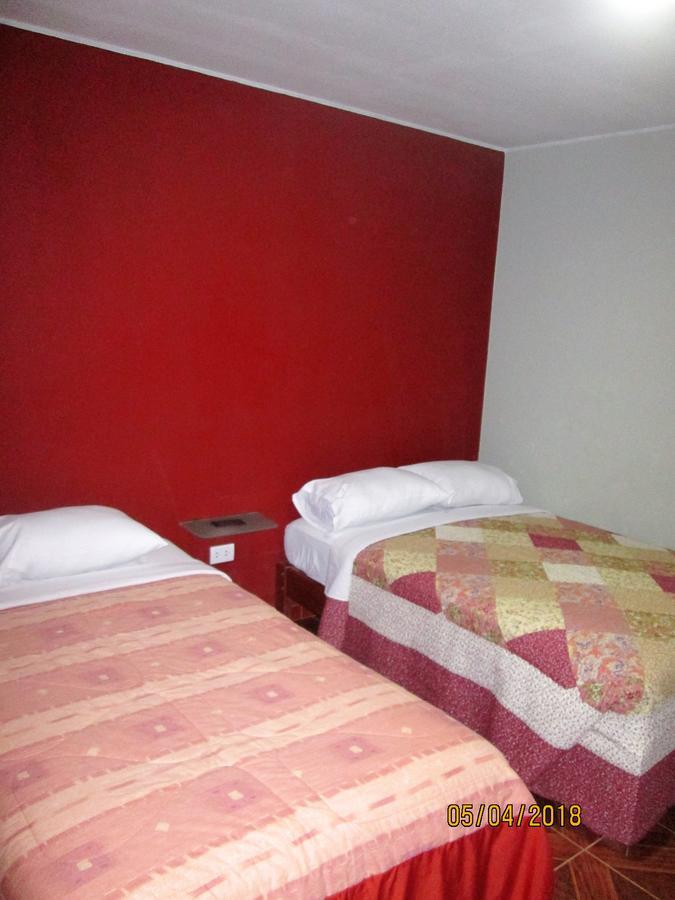 Hostal Caprichos 瓦乔 外观 照片