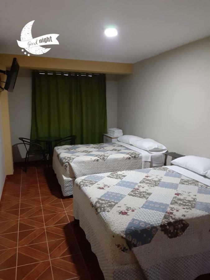 Hostal Caprichos 瓦乔 外观 照片