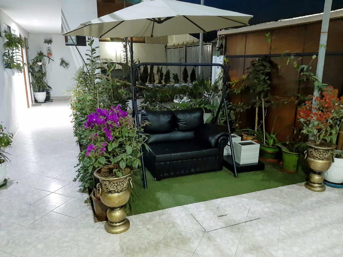 Hostal Caprichos 瓦乔 外观 照片